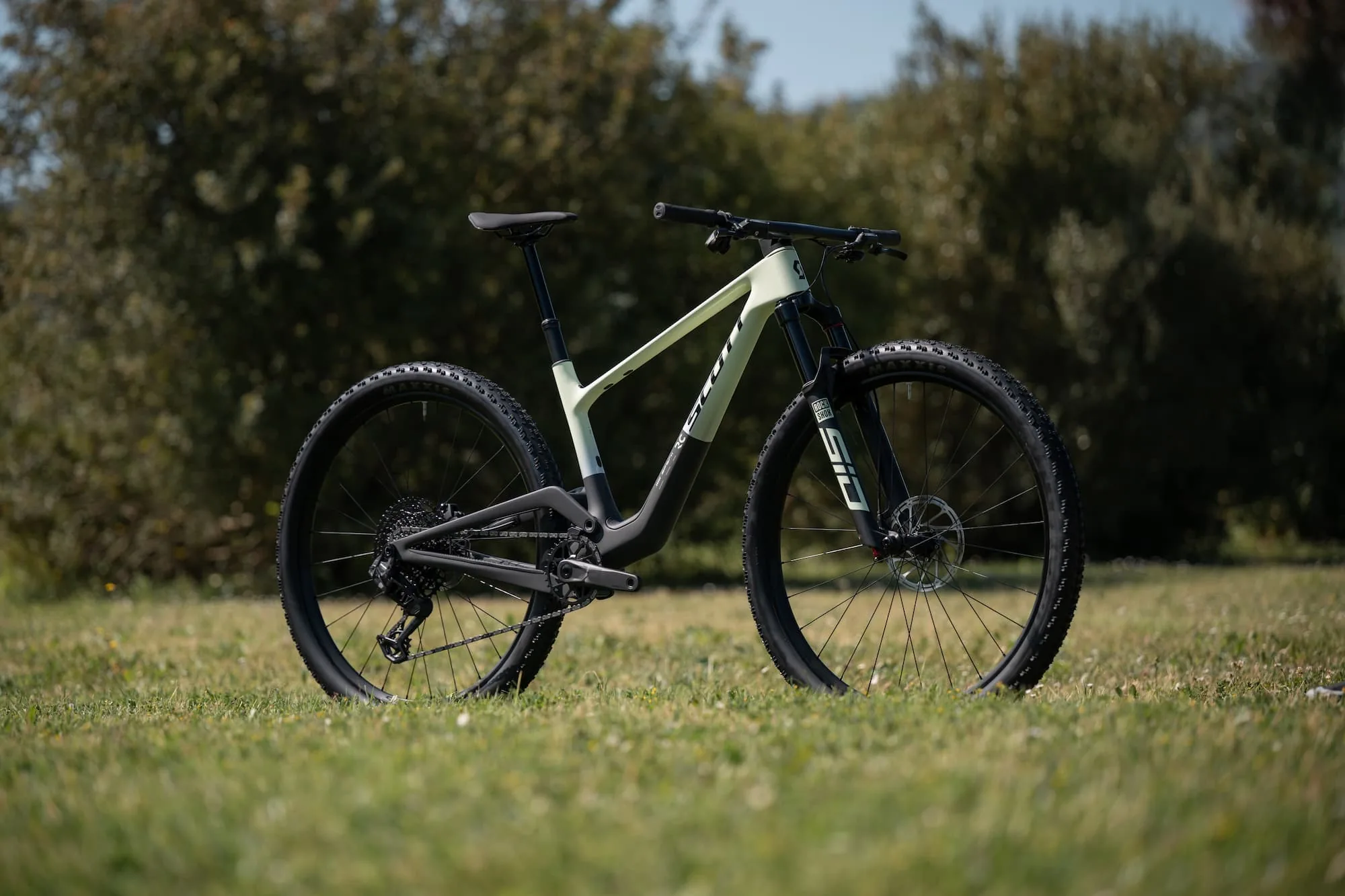 Spark RC 2027 v sage / pastelově zeleném provedení
