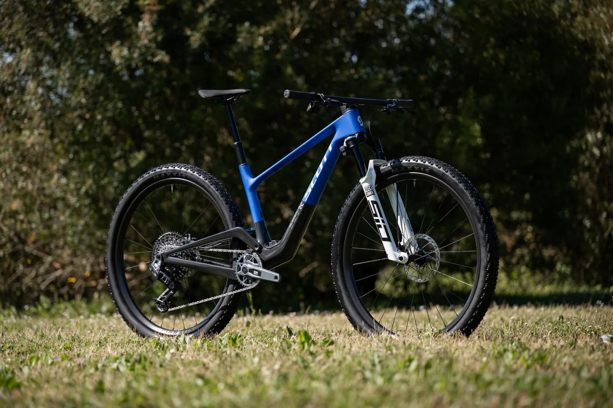 Spark RC 2027 v modrém metalickém provedení